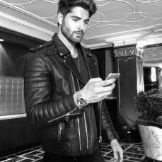 The Nick Bateman app is now Live! I will be doing a Q & A for over the next few hours then Bringing you Live to the Gym with me for a workout! See you guys soon 😉 https://appsto.re/us/uJrmcb.i